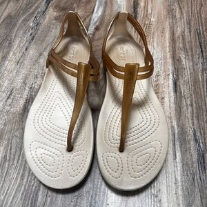 Croc Woman’s Size 6 Gold Sandals